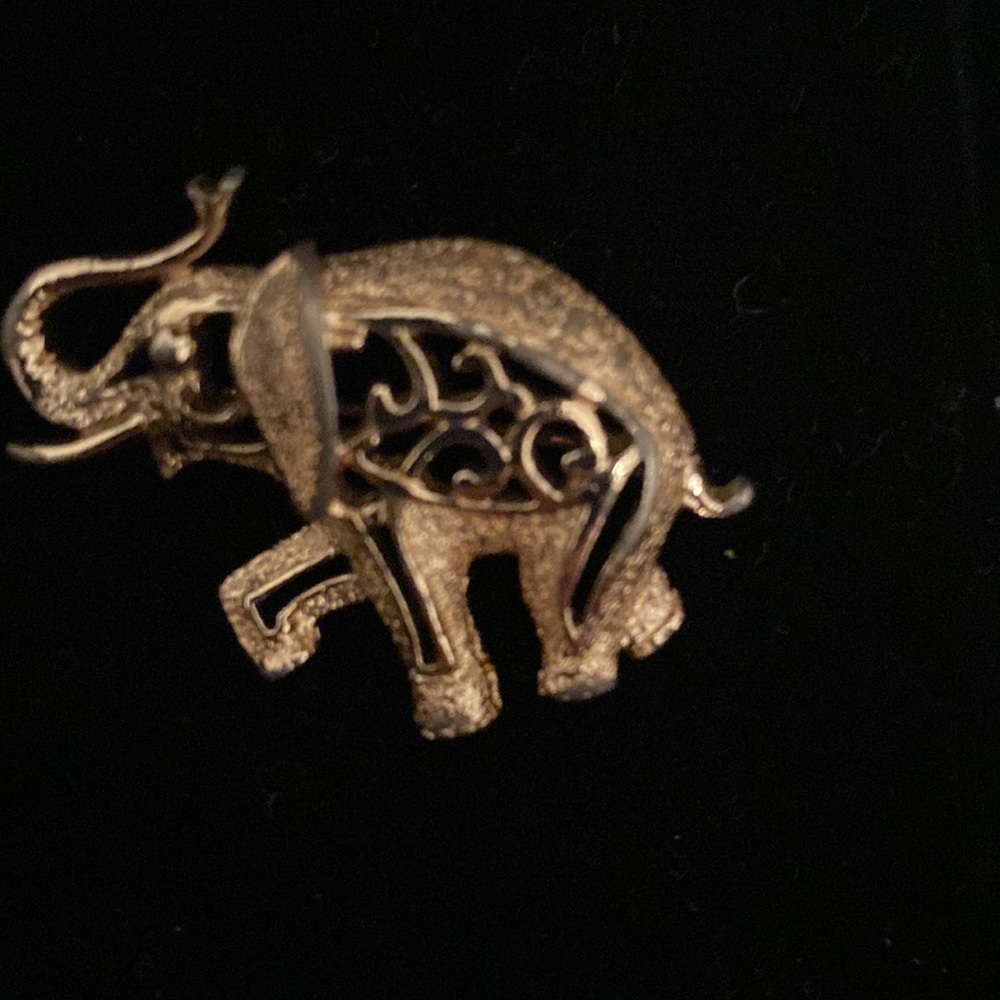 Sarah Coventry “lucky” elephant broach